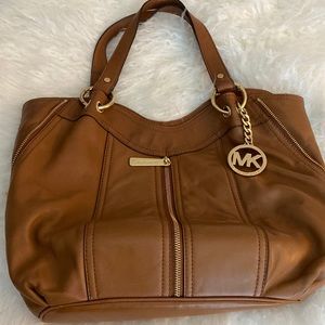 Gorgeous, great condition, soft lamb leather Michael Kors handbag.